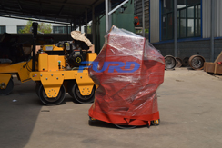 福瑞得機械手扶雙輪壓路機，手扶單輪壓路機，路面開槽機及時包裝發(fā)貨