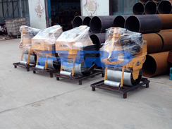 福瑞得機(jī)械5臺壓路機(jī)，一臺混凝土整平機(jī)及時發(fā)貨