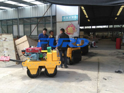 福瑞得機械手扶雙輪壓路機，二次結(jié)構(gòu)澆筑泵及時包貨