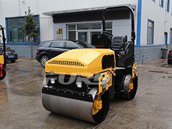 鋼輪款座駕壓路機(jī)做好保養(yǎng)不容忽視！