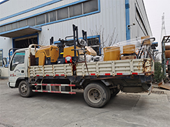 福瑞得機械雙輪壓路機、灌縫機發(fā)往江蘇